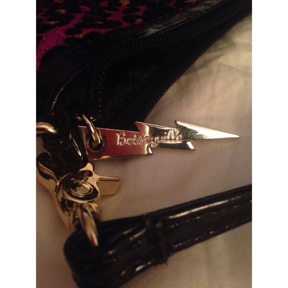 Betsy Johnson Leopard Print Crossbody Bag - Picture 3 of 3